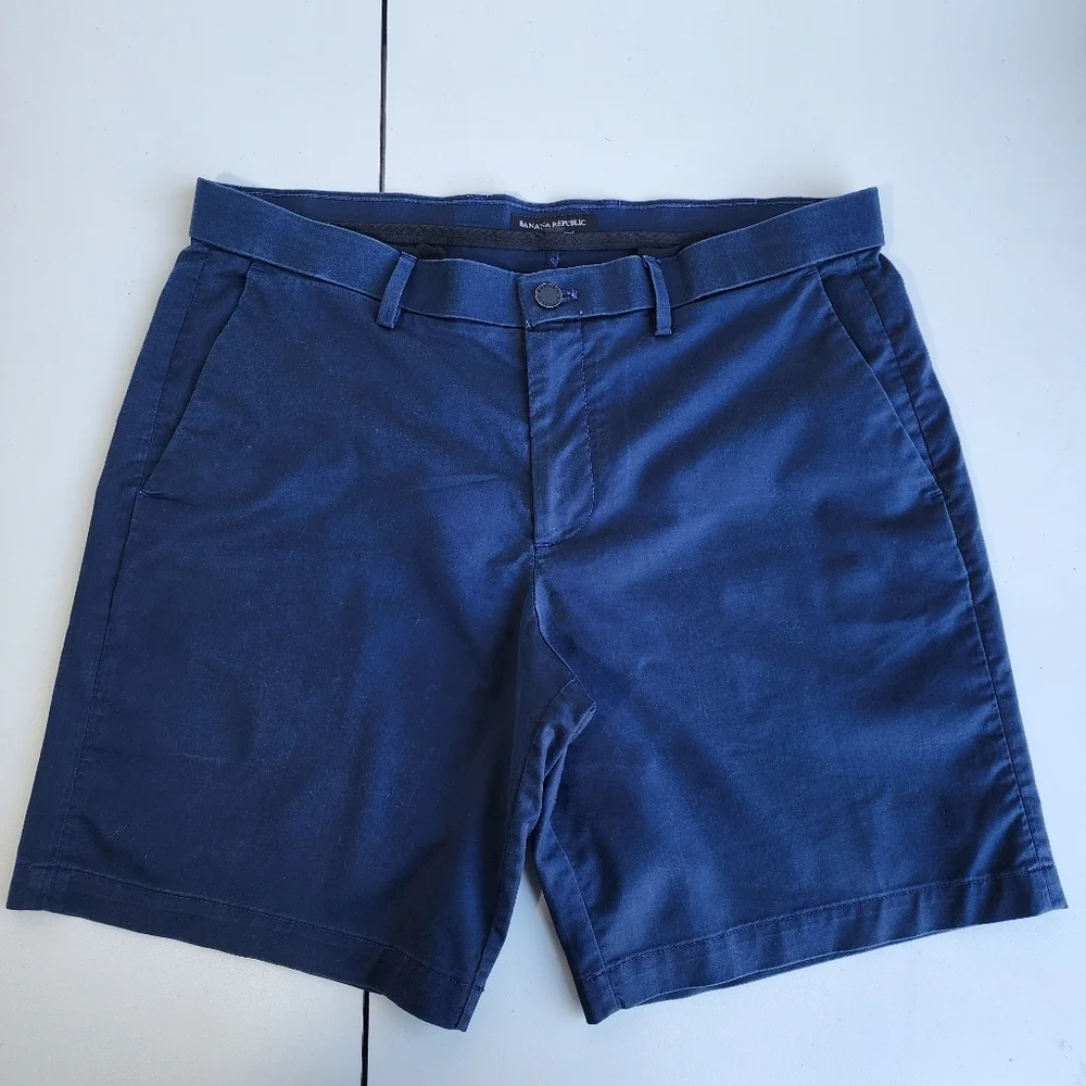 Banana Republic Sz 35 Core Temp 9” Navy Blue Shorts MSRP $70 Cotton